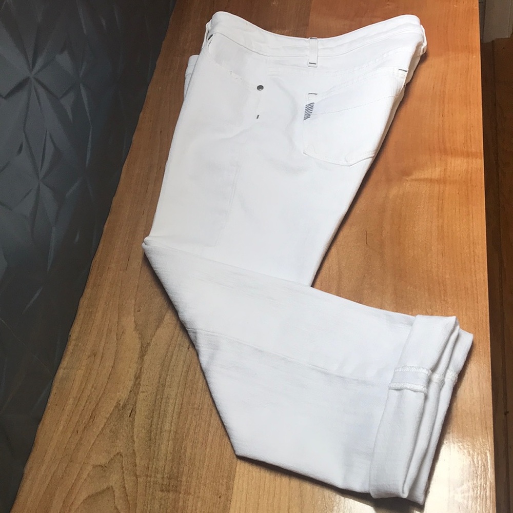 PAIGE cropped white jeans size 26